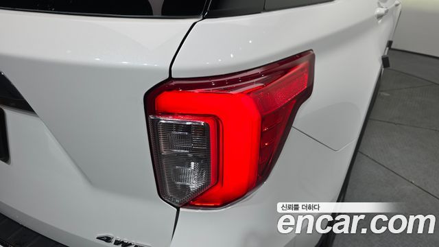 Ford Explorer 2021 — photo 9