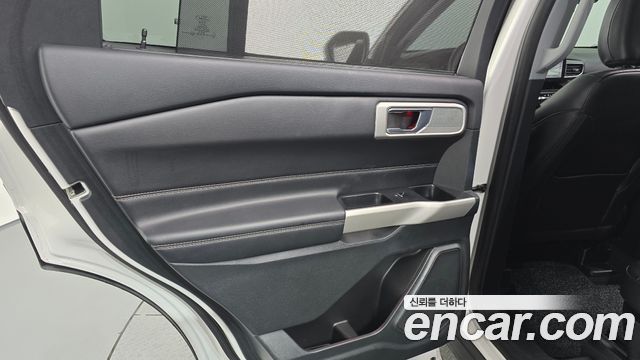 Ford Explorer 2021 — photo 15