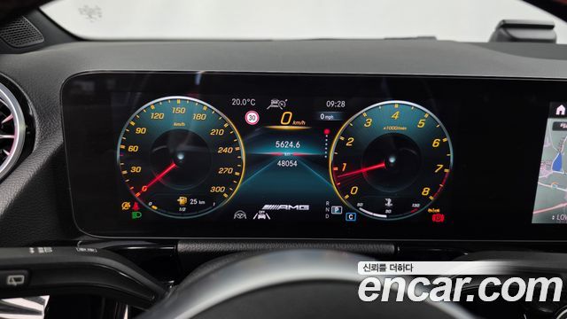 Mercedes-Benz GLA-Class 2022 — photo 11