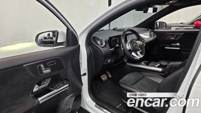 Mercedes-Benz GLA-Class 2022 — photo 13