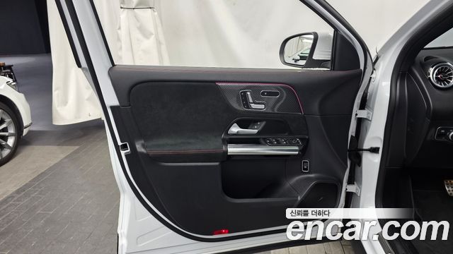 Mercedes-Benz GLA-Class 2022 — photo 14