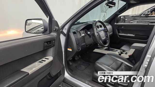 Ford Escape 2011 — photo 10