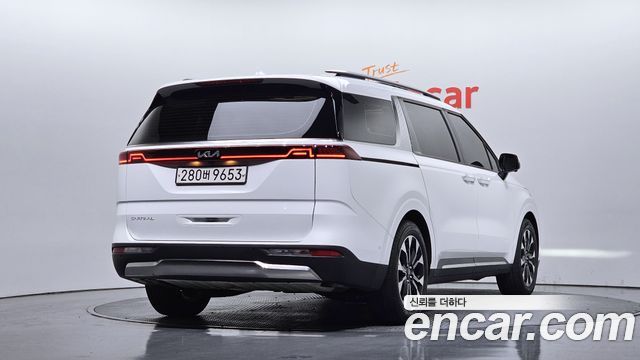 Kia Canival 2023 — photo 2