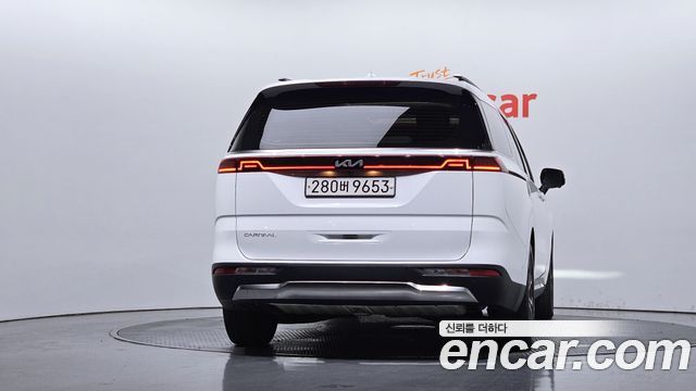 Kia Canival 2023 — photo 4