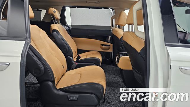 Kia Canival 2023 — photo 18