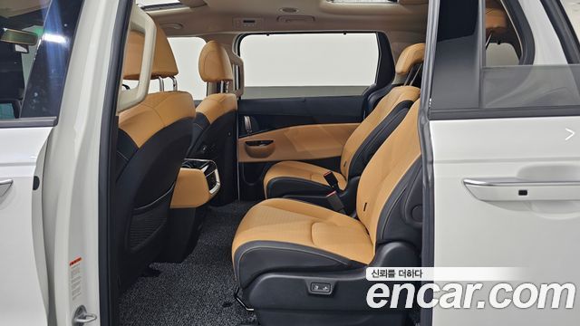 Kia Canival 2023 — photo 16