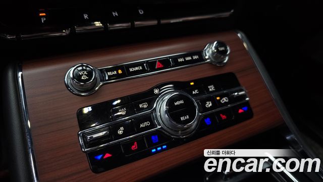 Lincoln Aviator 2022 — photo 23