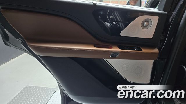 Lincoln Aviator 2022 — photo 15