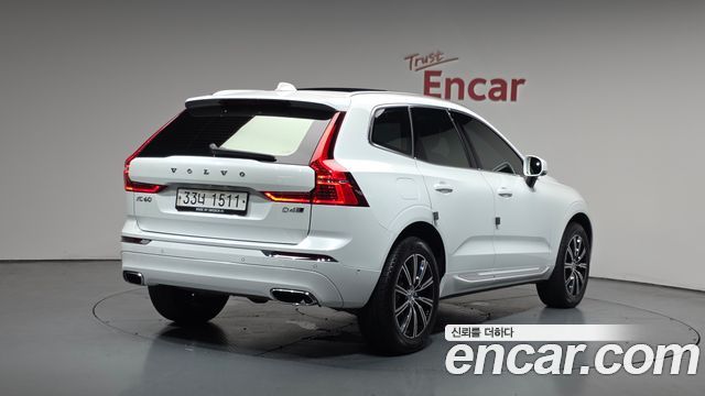 Volvo XC60 2018 — photo 2
