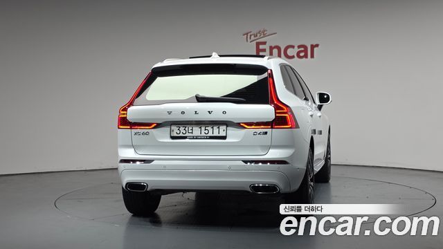 Volvo XC60 2018 — photo 4