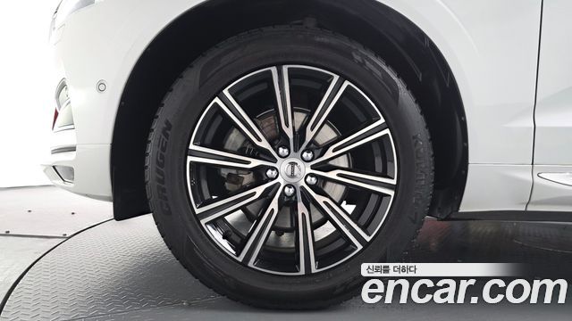 Volvo XC60 2018 — photo 5