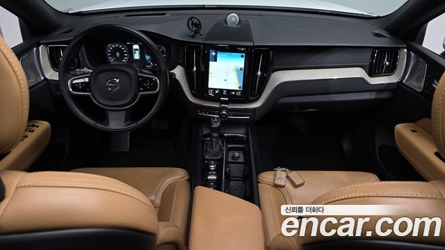 Volvo XC60 2018 — photo 10