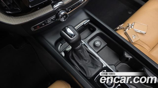 Volvo XC60 2018 — photo 12