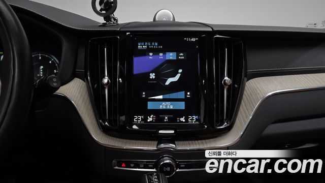 Volvo XC60 2018 — photo 19