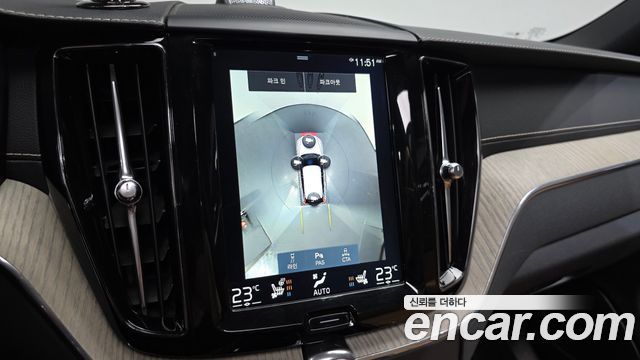 Volvo XC60 2018 — photo 20