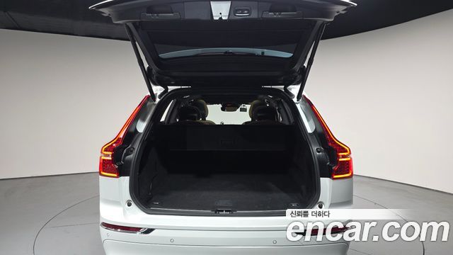 Volvo XC60 2018 — photo 26