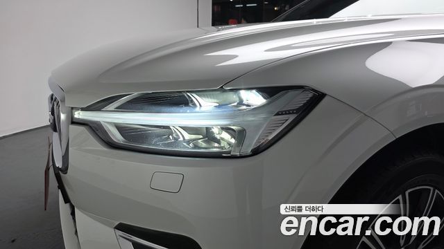 Volvo XC60 2018 — photo 8