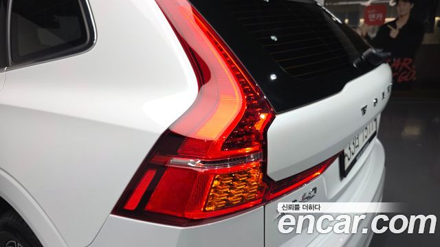 Volvo XC60 2018 — photo 9