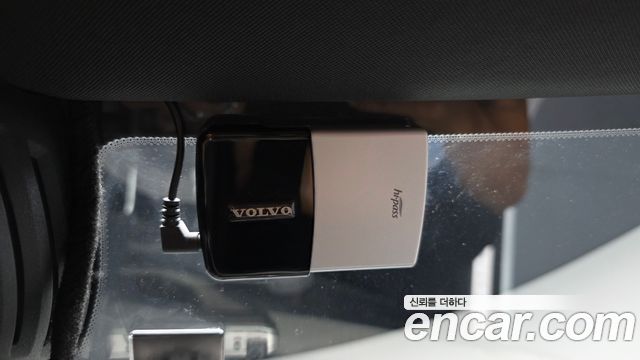 Volvo XC60 2018 — photo 30