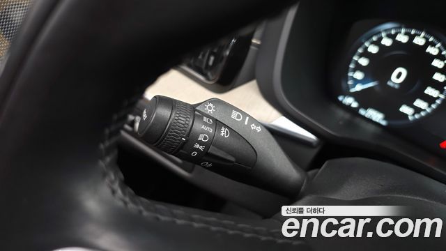 Volvo XC60 2018 — photo 31