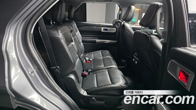 Ford Explorer 2021 — photo 18