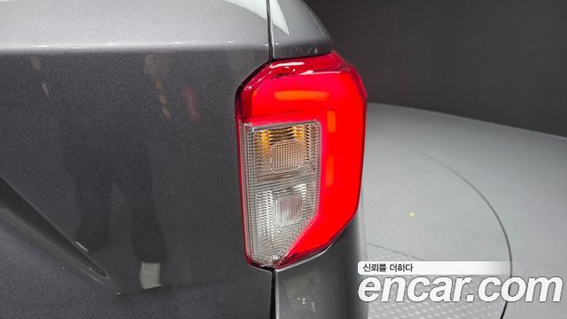 Ford Explorer 2021 — photo 9