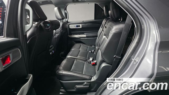 Ford Explorer 2021 — photo 16