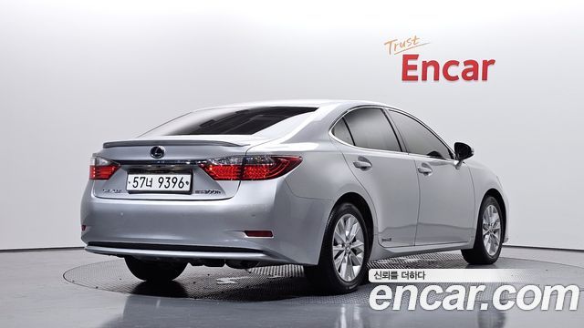 Lexus ES 2013 — photo 2