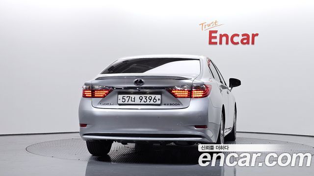 Lexus ES 2013 — photo 4