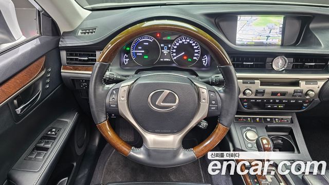Lexus ES 2013 — photo 13