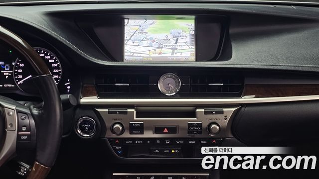 Lexus ES 2013 — photo 14