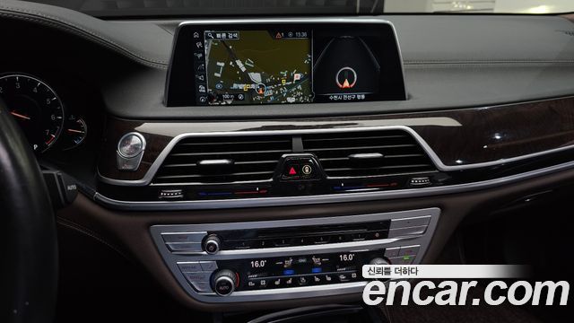 BMW 7-Series 2017 — photo 13