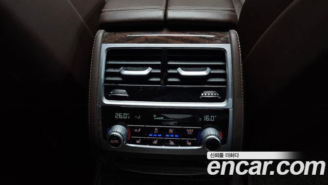 BMW 7-Series 2017 — photo 18