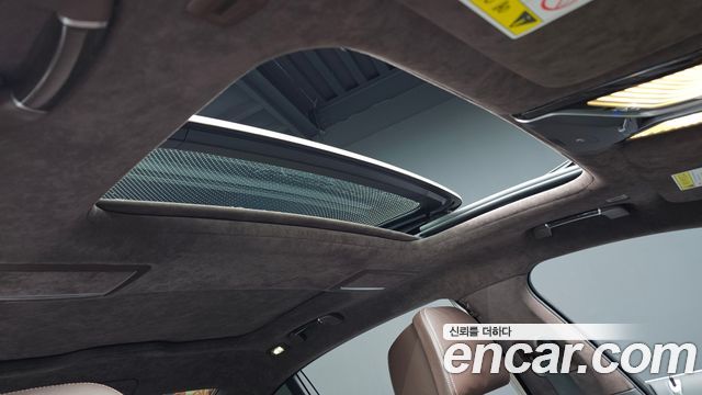 BMW 7-Series 2017 — photo 19