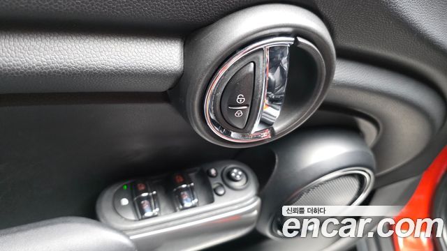 Mini Cooper 2019 — photo 28
