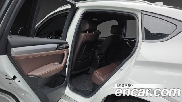 BMW X4 2018 — photo 16