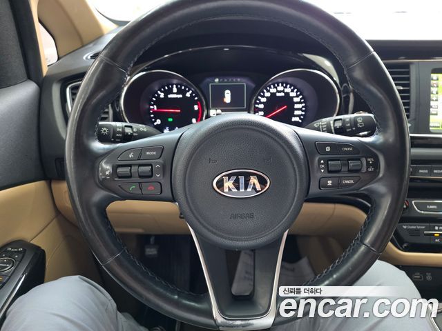 Kia Canival 2018 — photo 9