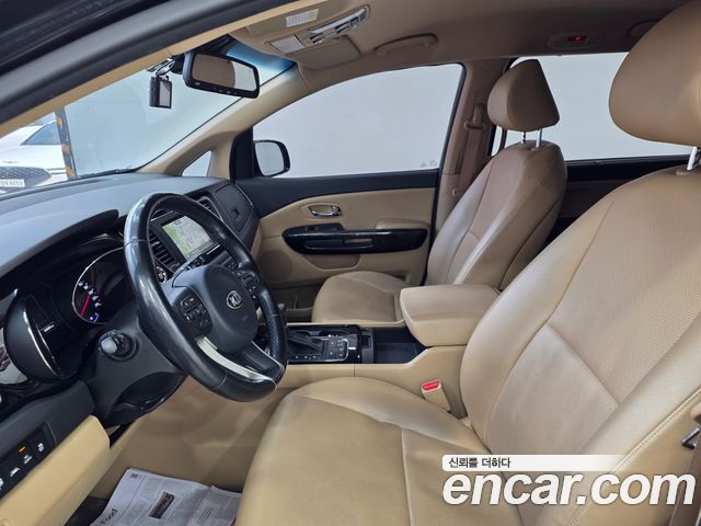 Kia Canival 2018 — photo 17