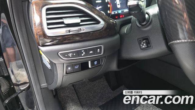 Genesis G90 2019 — photo 17