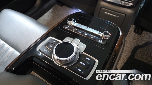 Genesis G90 2019 — photo 18