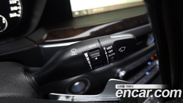 Genesis G90 2019 — photo 19