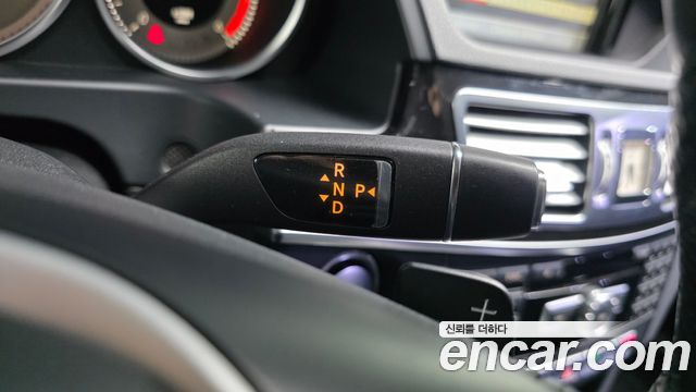Mercedes-Benz E-Class 2015 — photo 9
