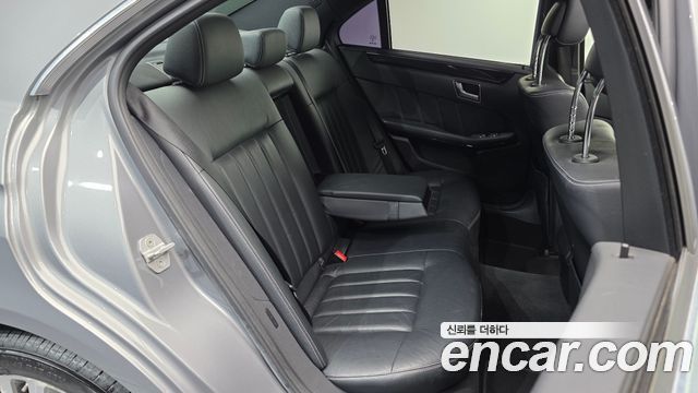 Mercedes-Benz E-Class 2015 — photo 11