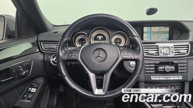 Mercedes-Benz E-Class 2015 — photo 12