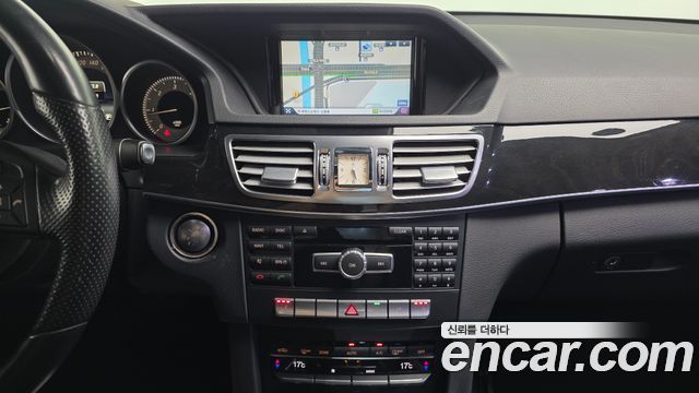 Mercedes-Benz E-Class 2015 — photo 13