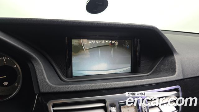 Mercedes-Benz E-Class 2015 — photo 14