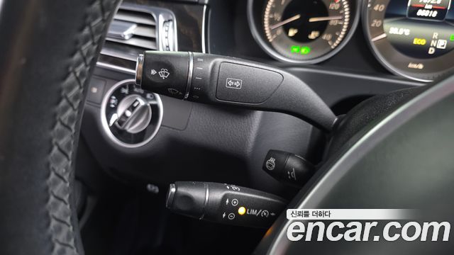 Mercedes-Benz E-Class 2015 — photo 18