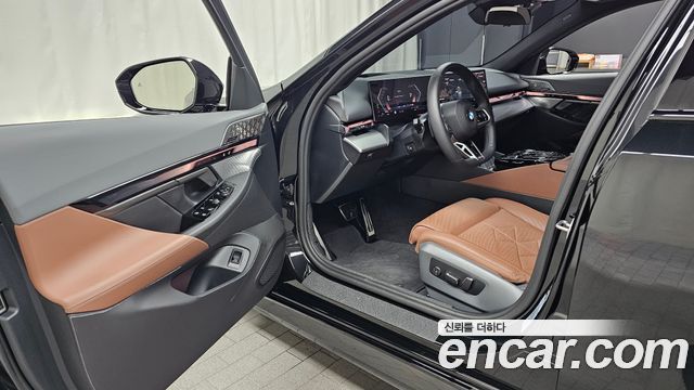 BMW 5-Series 2026 — photo 13