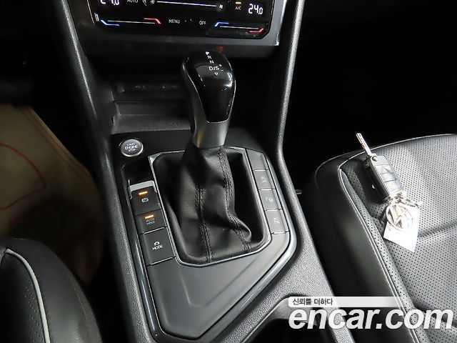 Volkswagen Tiguan 2022 — photo 13