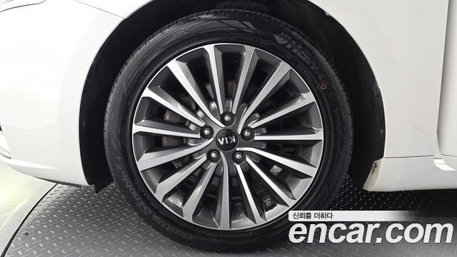 Kia K7 2018 — photo 5